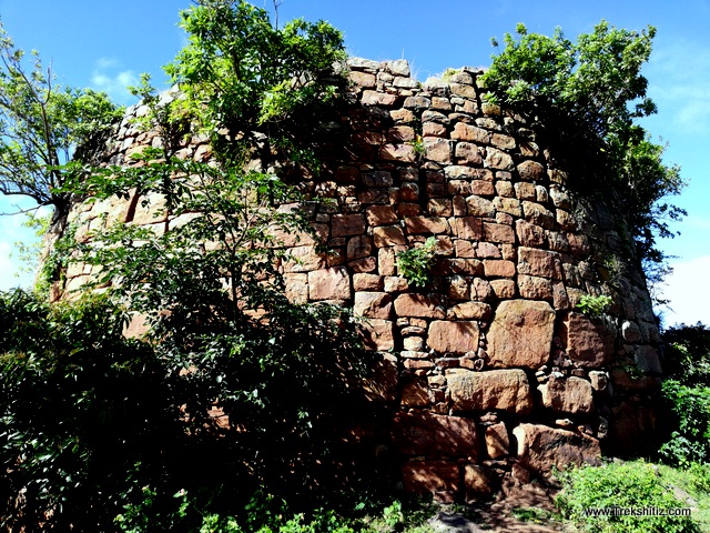 Kakati Fort, Bastion